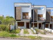 Casa / Sobrado para Venda em Porto Alegre/RS Guarujá 3...