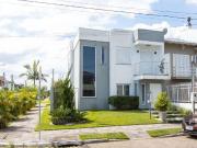 Casa / Sobrado para Venda em Porto Alegre/RS Hípica 2...