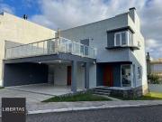Casa / Sobrado para Venda em Porto Alegre/RS Hípica 3...