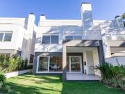 Casa / Sobrado para Venda em Porto Alegre/RS Pedra...