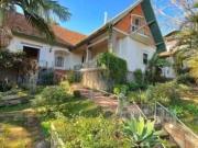 Casa / Sobrado para Venda em Porto Alegre/RS Vila...
