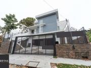 Casa / Sobrado para Venda em Porto Alegre/RS Vila...