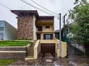 Casa / Sobrado para Venda em Porto Alegre/RS Vila...