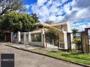 Casa / Sobrado para Venda em Porto Alegre/RS Vila Nova 3...