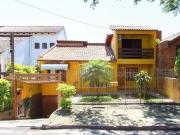 Casa / Sobrado para Venda em Porto Alegre/RS Vila Nova 4...