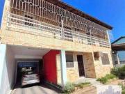 Casa / Sobrado para Venda em Porto Alegre/RS Vila Nova 4...