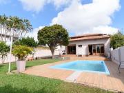 Casa / Sobrado para Venda em Porto Alegre/RS Vila Nova 4...