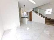 Casa / Sobrado para Venda em Praia Grande/SP Cidade...
