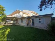 Casa / Sobrado para Venda em São José dos Pinhais/PR...