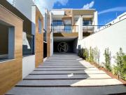 Casa / Sobrado para Venda em São José dos Pinhais/PR Bom...
