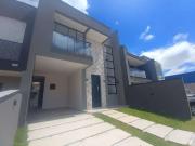 Casa / Sobrado para Venda em São José dos Pinhais/PR...