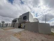 Casa / Sobrado para Venda em São José dos Pinhais/PR...