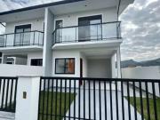 Casa / Sobrado para Venda em São José/SC Forquilhas 3...