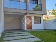 Casa / Sobrado para Venda em São José/SC Potecas 3 Quartos