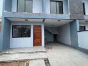 Casa / Sobrado para Venda em São José/SC Potecas 3 Quartos