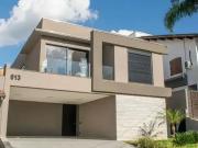 Casa / Sobrado para Venda em Santana de Parnaíba/SP...