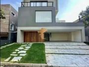 Casa / Sobrado para Venda em Santana de Parnaíba/SP...
