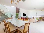 Casa / Sobrado para Venda em Santana de Parnaíba/SP...