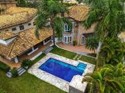 Casa / Sobrado para Venda em Santana de Parnaíba/SP...