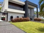 Casa / Sobrado para Venda em Santana de Parnaíba/SP...