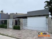 Casa / Sobrado para Venda em Tramandaí/RS Centro 3 Quartos