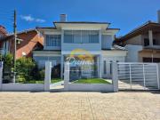 Casa / Sobrado para Venda em Tramandaí/RS Centro 4 Quartos