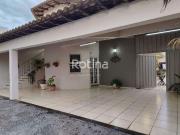 Casa / Sobrado para Venda em Uberlândia/MG Carajás 5 Quartos