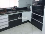 Casa / Sobrado para Venda em Uberlândia/MG Luizote de...