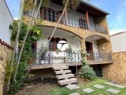 Casa / Sobrado para Venda em Varginha/MG Centro 5 Quartos