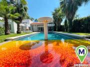 CASA SOBRE AV PRINCIPAL CON AMPLIO JARDIN EN COL LOMAS...