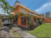Casa sobre avenida en Lomas de Cuernavaca