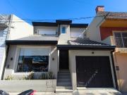 Casa sobre Avenida Parque