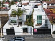 Casa sobre calle Juriquilla