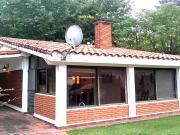 CASA SOBRE DOS LOTES CON PILETA EN EL BARRIO SWAN APTO...