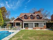 Casa Sobre Golf 3 Dorm. y Dependencia – Mayling C. C