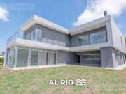 Casa sobre lote al Río, con 5 dormitorios en venta en...