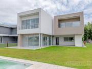 Casa sobre lote al río con 5 dormitorios en venta San...