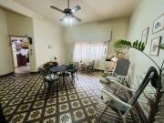 Casa en Venta esquina Jardin Terraza Cochera Lanús Oeste