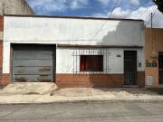 Casa sobre lote de 300 mtrs2 aprox, 4 ambientes con cochera