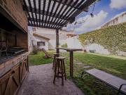 Casa sobre lote de 8,66 x 32,33 de 5 ambientes jardín,...