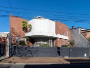 CASA SOBRE LOTE PROPIO CON JARDIN, PISCINA, SOLARIUM,...
