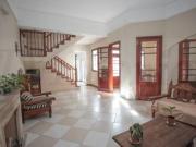 Casa sobre lote propio en 2 plantas. Quincho Jardín...