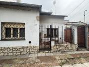 Casa sobre lote propio, patio. Florida