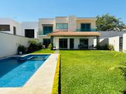 Casa sola con alberca de 4 recámaras | Fraccionamiento...