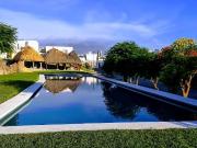 ¡Casa sola con alberca en Fraccionamiento Solares,...