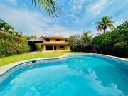 Casa sola con alberca en venta y renta en Lomas de...