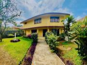 Casa sola con alberca en venta y renta en Lomas de...