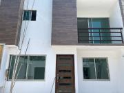 Casa sola con alberca propia en el centro de Jiutepec...