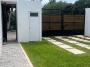 CASA SOLA CON ALBERCA Y JADIN PRIVADO