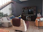 Casa sola con ecotecnologías con Alberca y Jardín por...